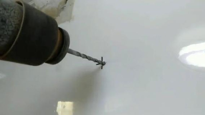 墙上瓷砖打孔视频讲解(墙上瓷砖打孔视频讲解图)